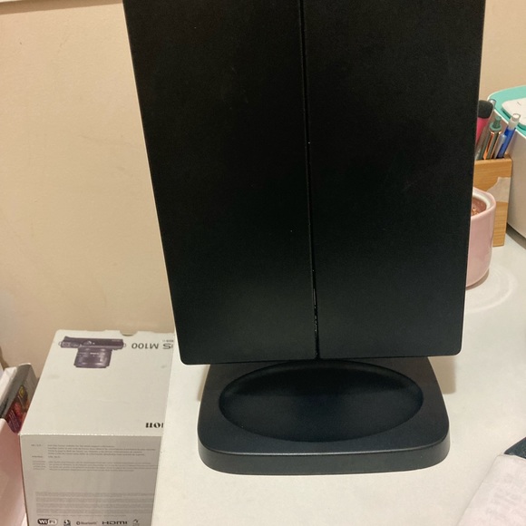 L.E.D makeup mirror - Picture 2 of 3